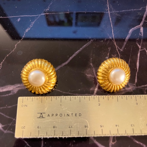 EUC: CHANEL Gold-Plated Faux-Pearl Clip-On Earrings - Picture 5 of 5